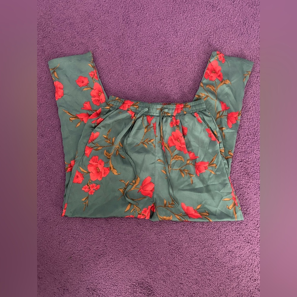 ☀️PrettyLittleThing green and red floral pj pants size 6 (small)